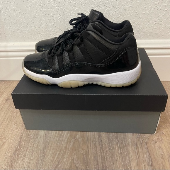 Low top 11 Jordans - Picture 4 of 4